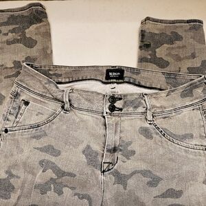 Hudson camo fade skinny jeans 31 (size 8ish)